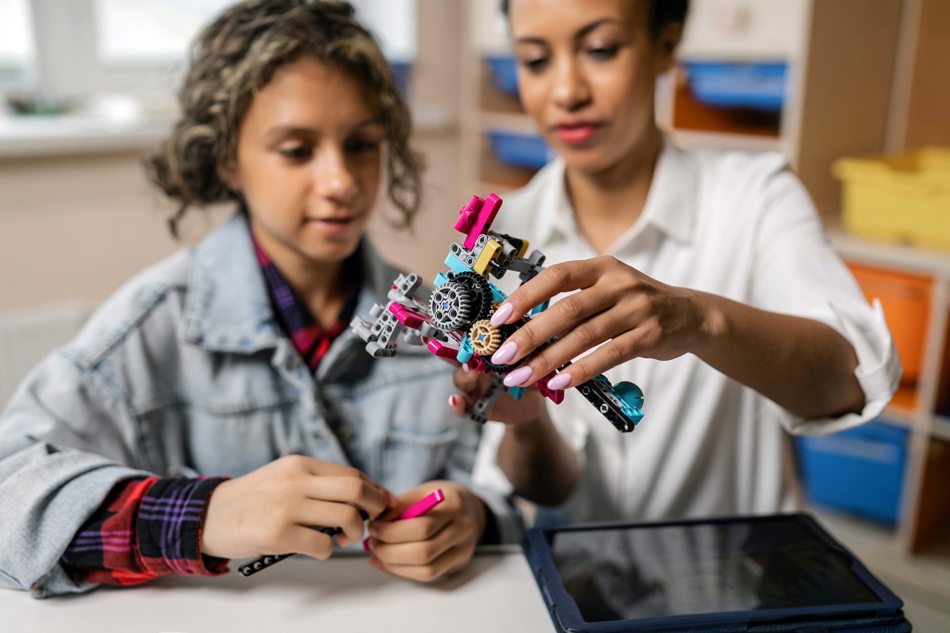 sub-page-student-stories-inline-1 Career connected learning programs offered by the Career Connect Washington network are tailored to the needs of our state’s students and young people to help connect them to career pathways to high-demand, family sustaining-wage jobs.